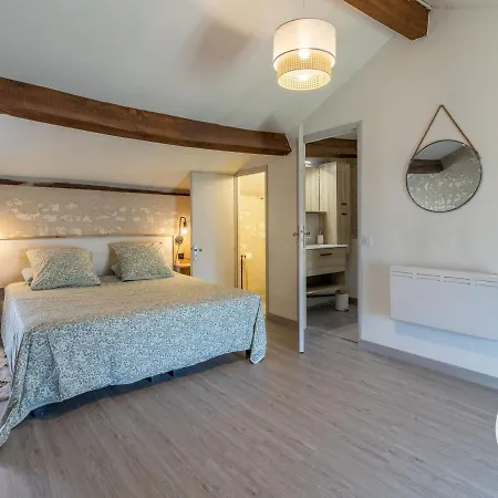 En Tuffeau Pres De Saumur Avec Terrasse, Poele A Bois Et Grandes Commodites - Fr-1-622-64 度假居 *