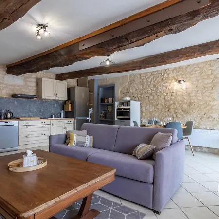 En Tuffeau Près De Saumur Avec Terrasse, Poêle à Bois Et Grandes Commodités - Fr-1-622-64 Casa de Férias