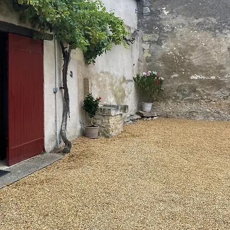 En Tuffeau Pres De Saumur Avec Terrasse, Poele A Bois Et Grandes Commodites Vaudelnay