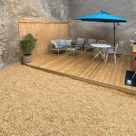 En Tuffeau Pres De Saumur Avec Terrasse, Poele A Bois Et Grandes Commodites *