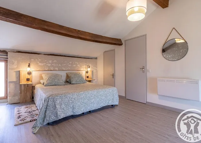 En Tuffeau Pres De Saumur Avec Terrasse, Poele A Bois Et Grandes Commodites - Fr-1-622-64 Дом отдыха Vaudelnay