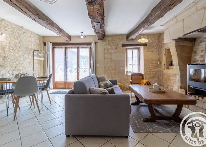 En Tuffeau Pres De Saumur Avec Terrasse, Poele A Bois Et Grandes Commodites - Fr-1-622-64 別荘