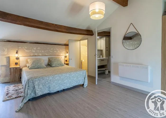 En Tuffeau Pres De Saumur Avec Terrasse, Poele A Bois Et Grandes Commodites - Fr-1-622-64 別荘 *