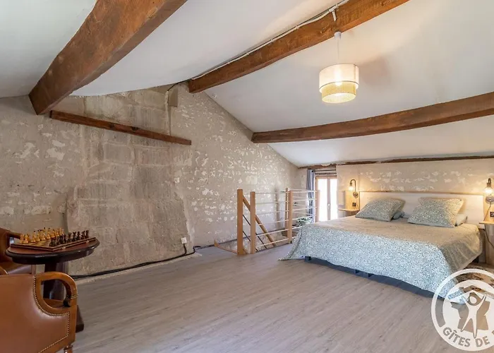 En Tuffeau Pres De Saumur Avec Terrasse, Poele A Bois Et Grandes Commodites - Fr-1-622-64 別荘