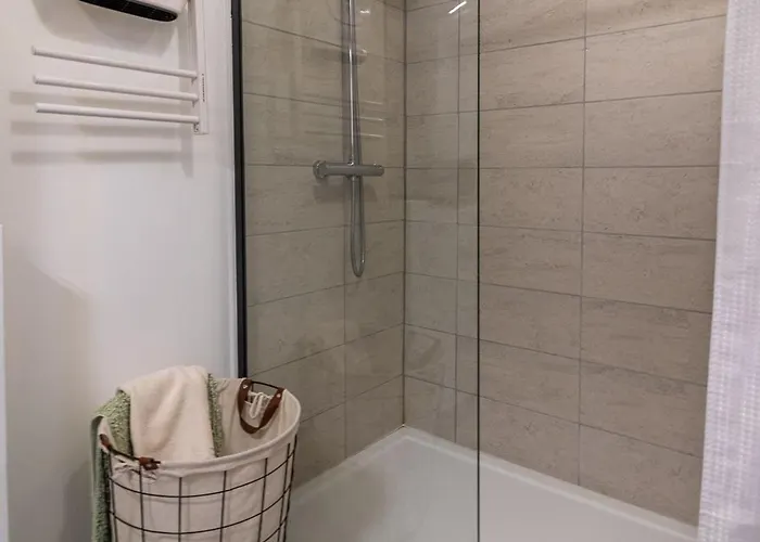 En Tuffeau Pres De Saumur Avec Terrasse, Poele A Bois Et Grandes Commodites - Fr-1-622-64 別荘